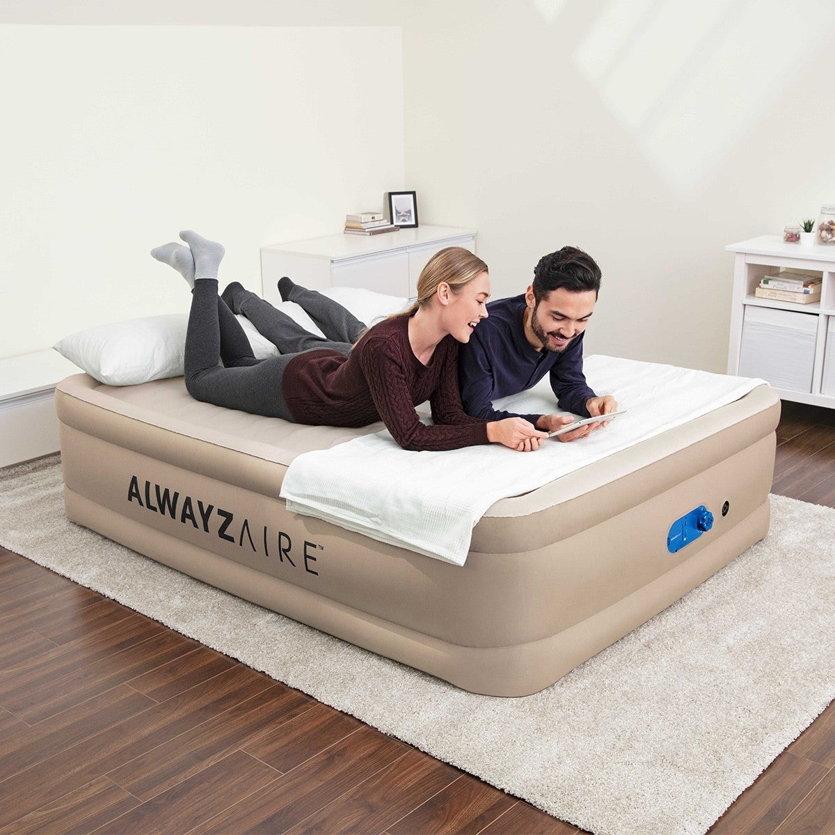 Modern Floating Mattress Bed for Simple Design